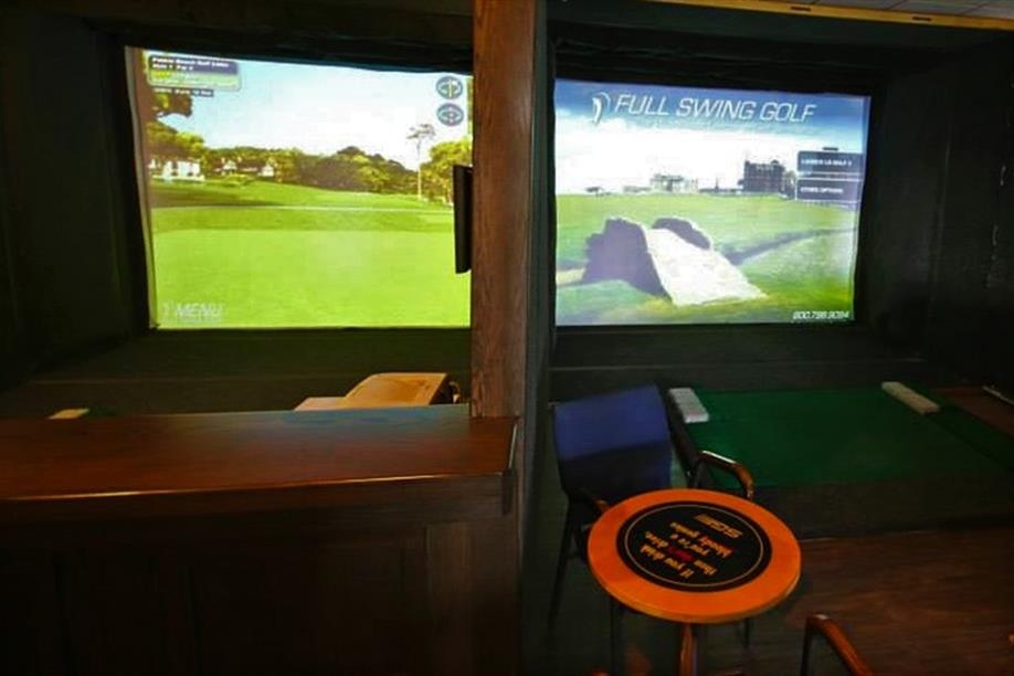TB's Bar and Grill - Golf simulator