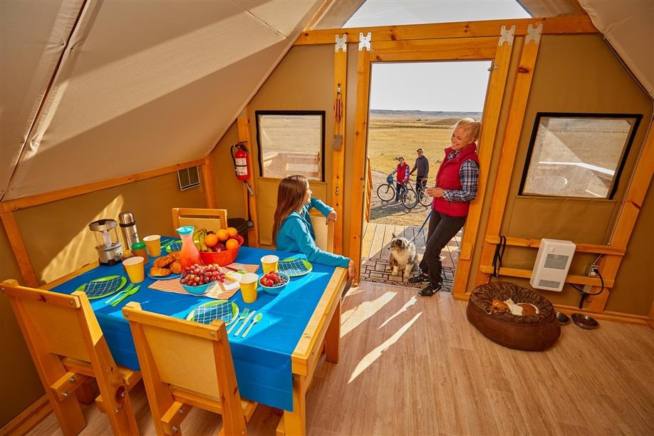 Frenchman Valley Campground - Grasslands National Park West Block; Photo: Tourism Saskatchewan/Kevin Hogarth Photography