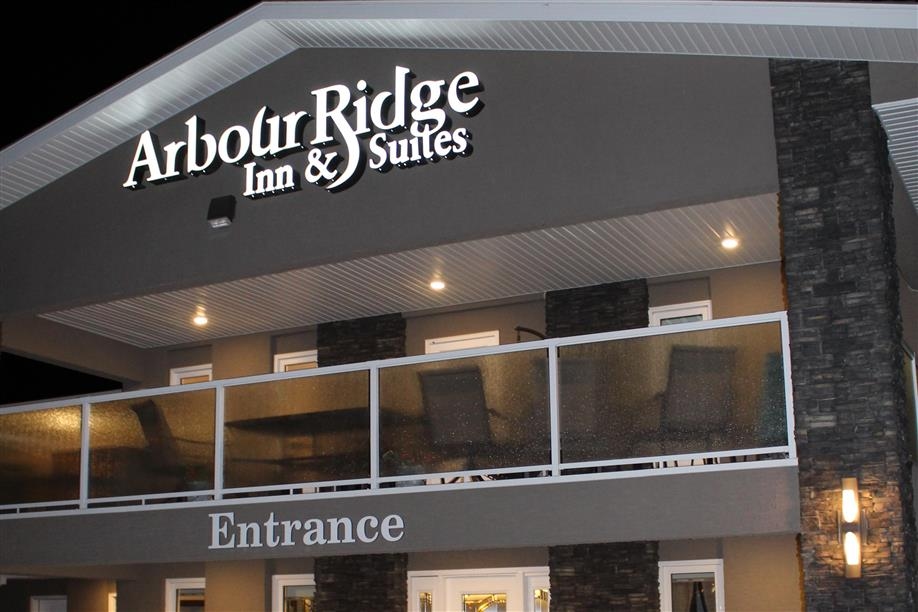 Arbour_Ridge_Inn&Suites