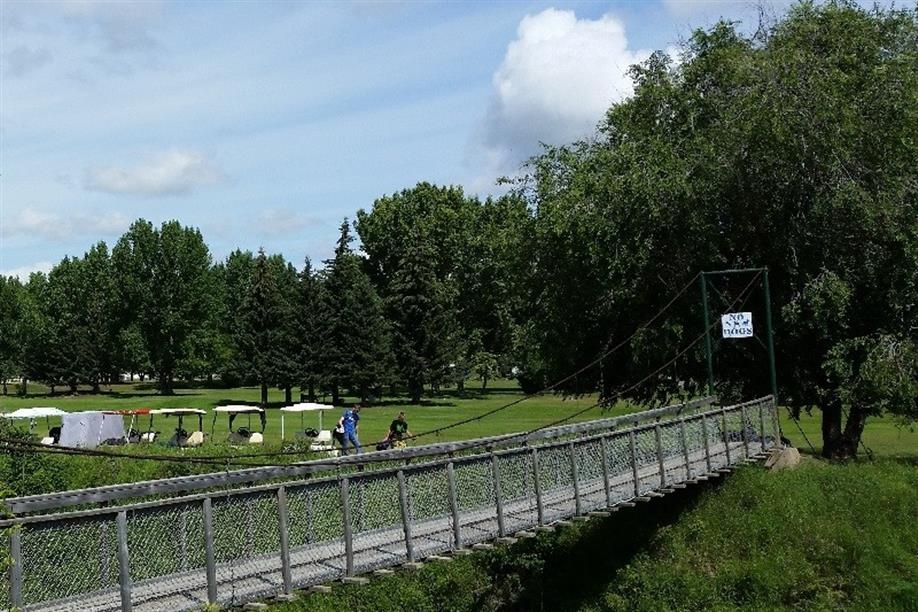 Streambank Golf Club