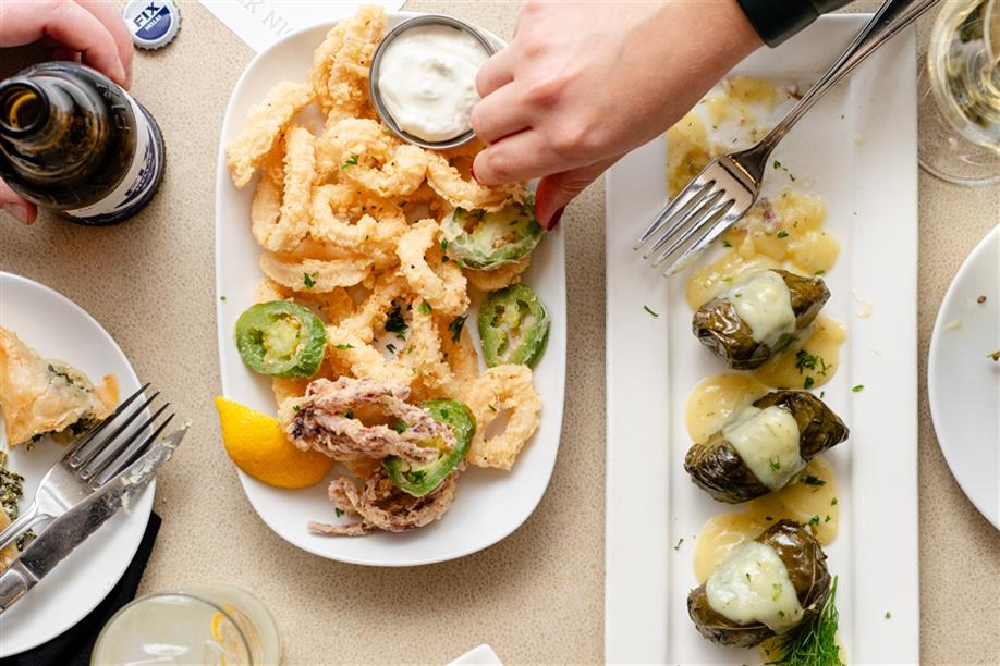 Mano's Restaurant & Lounge