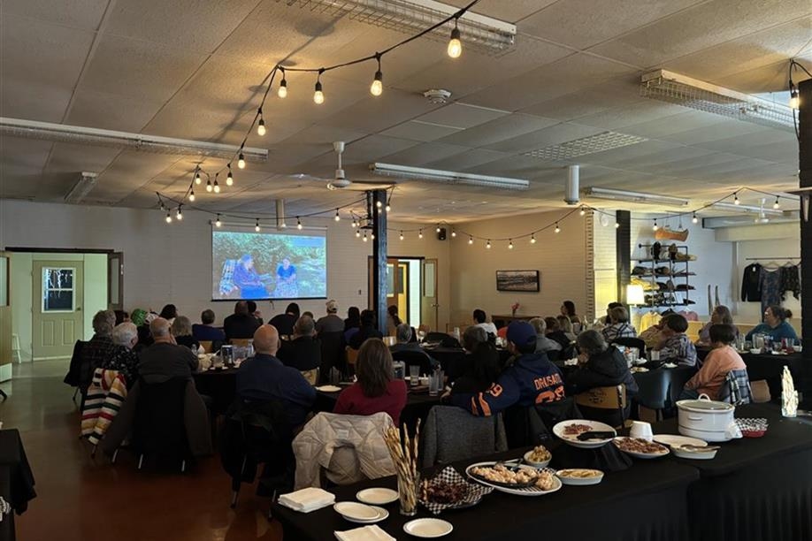 River Road Pizzeria - Dining Room