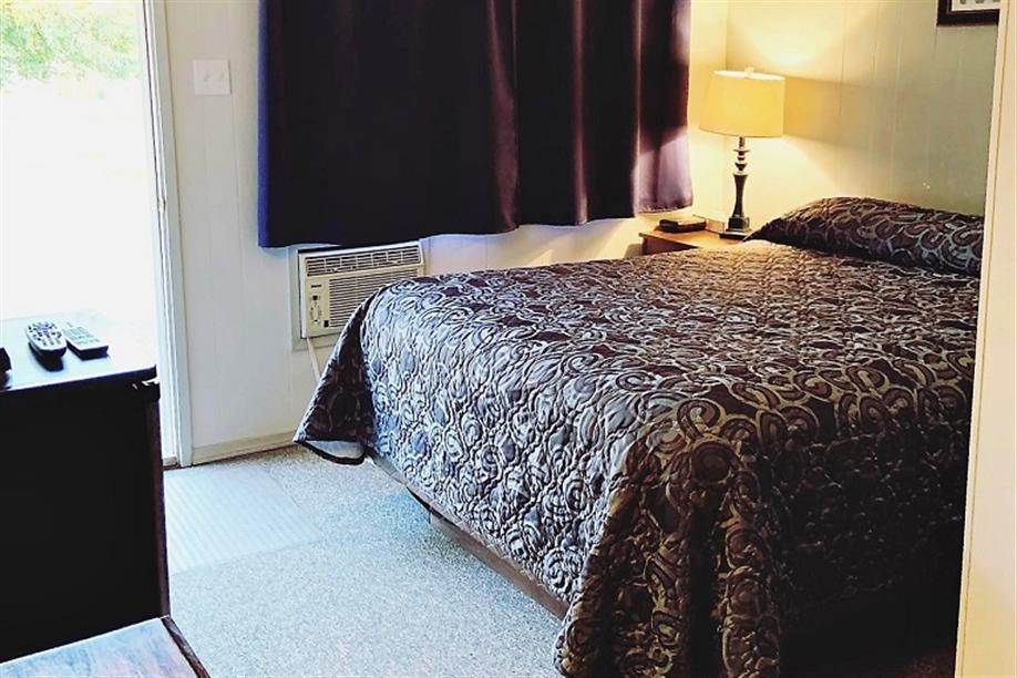 South Country Inn & Suites