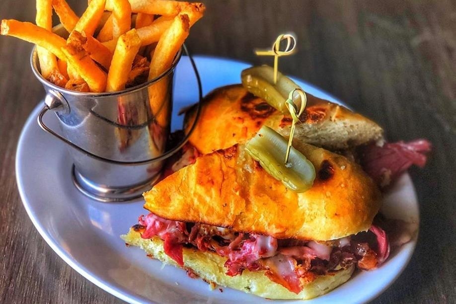 Tommy's Speakeatery - Smoked Meat Sandwich