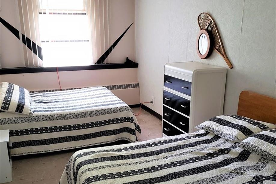 Hodgeville Skool Inn