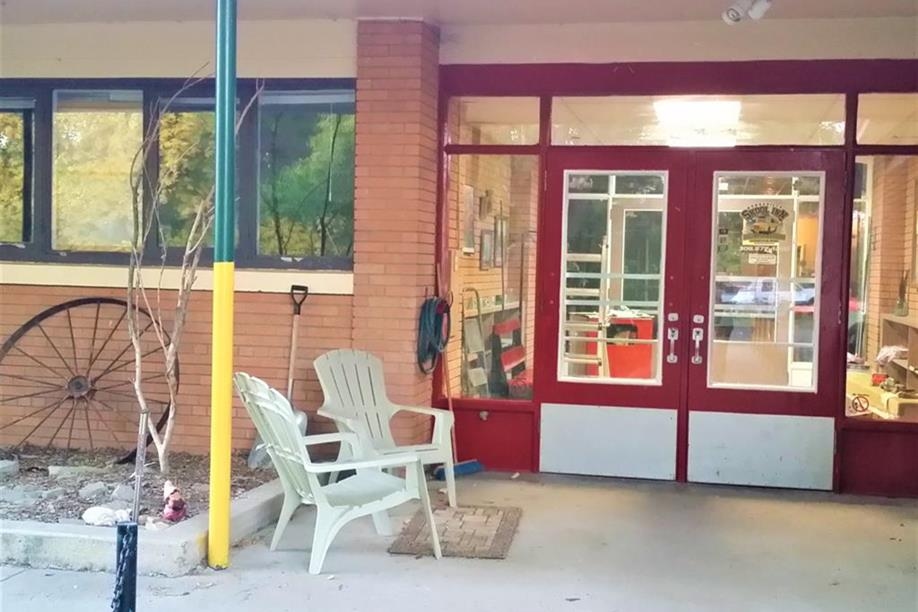 Hodgeville Skool Inn