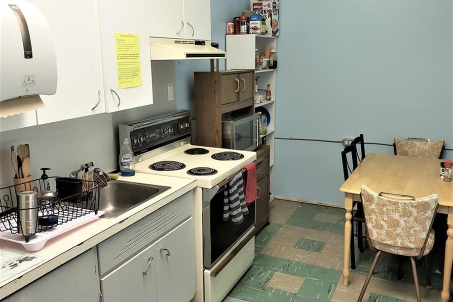 Hodgeville Skool Inn