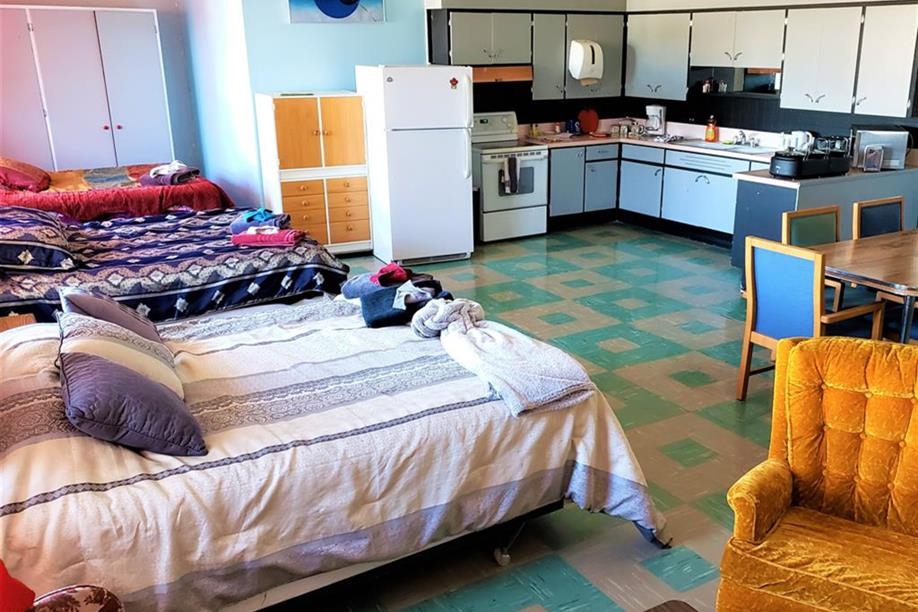 Hodgeville Skool Inn