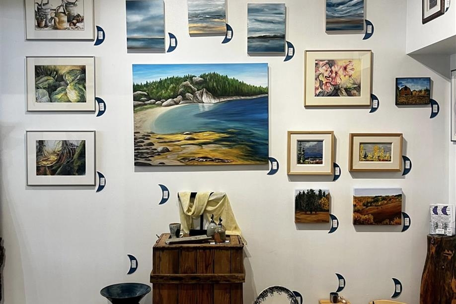 On The Avenue Artisan's Gallery