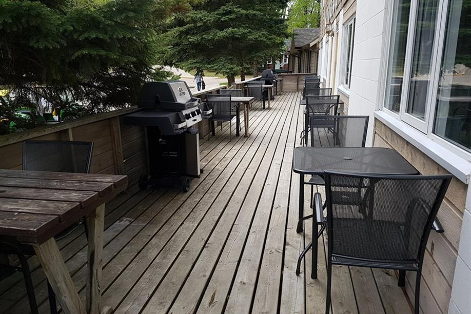 Armstrong Hillcrest Cabins