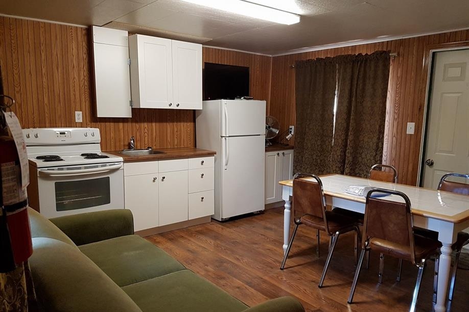 Armstrong Hillcrest Cabins