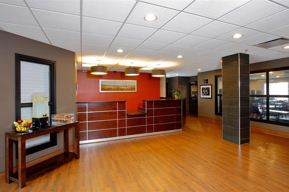 Best Western Blairmore - Front Desk