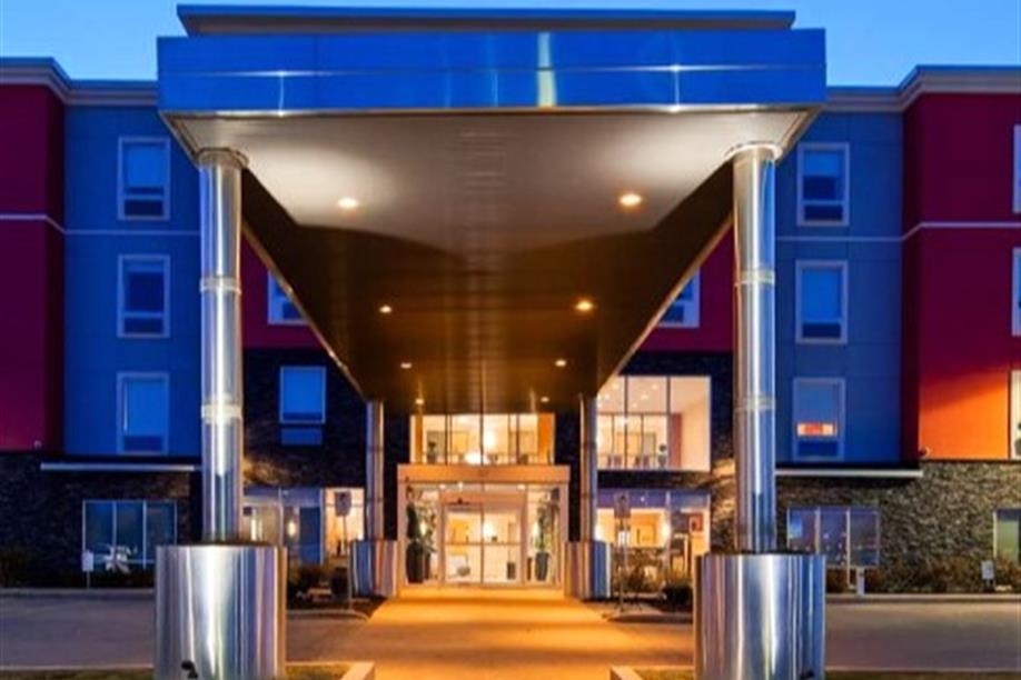 Best Western Plus Airport Inn & Suites