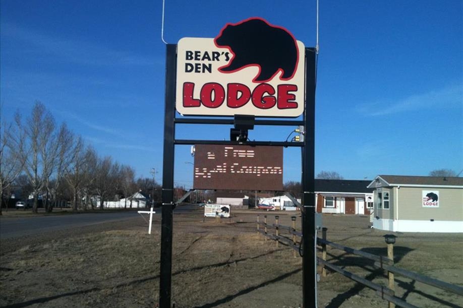 Bear's Den Lodge