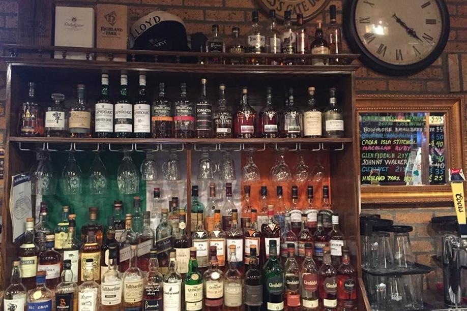 Bobby's Place Olde World Tavern