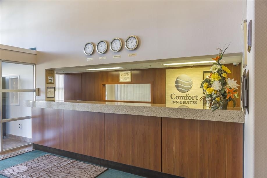 Comfort Inn Moose Jaw - Front Desk Area