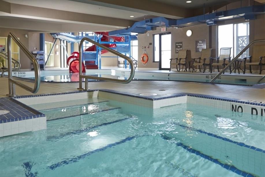 Comfort Suites Saskatoon - Indoor Pool Area