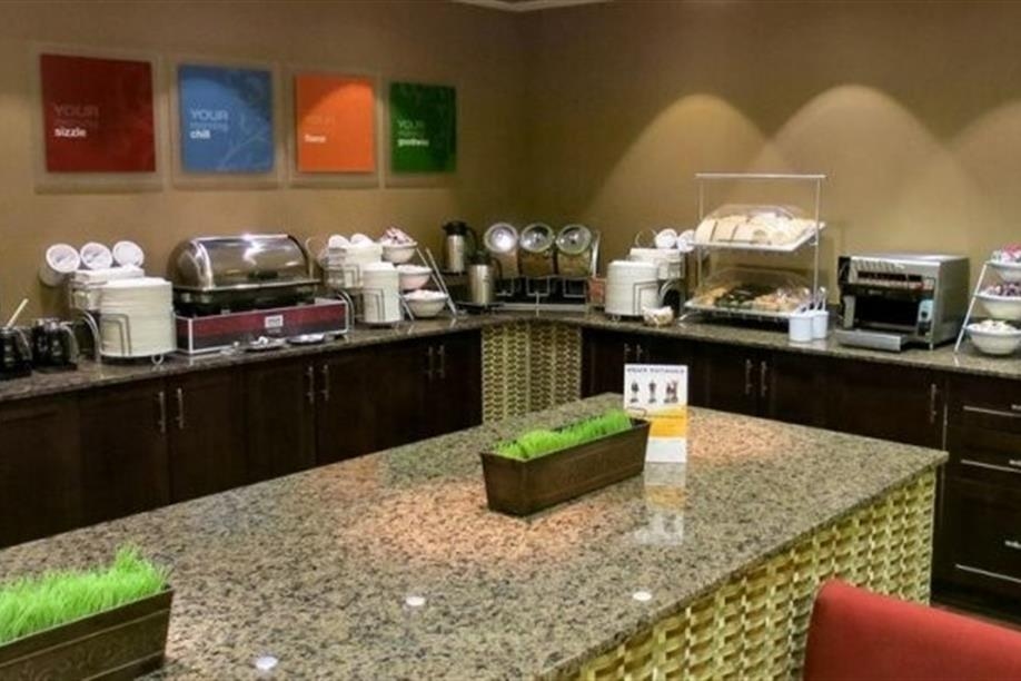 Comfort Suites Saskatoon - Breakfast Area