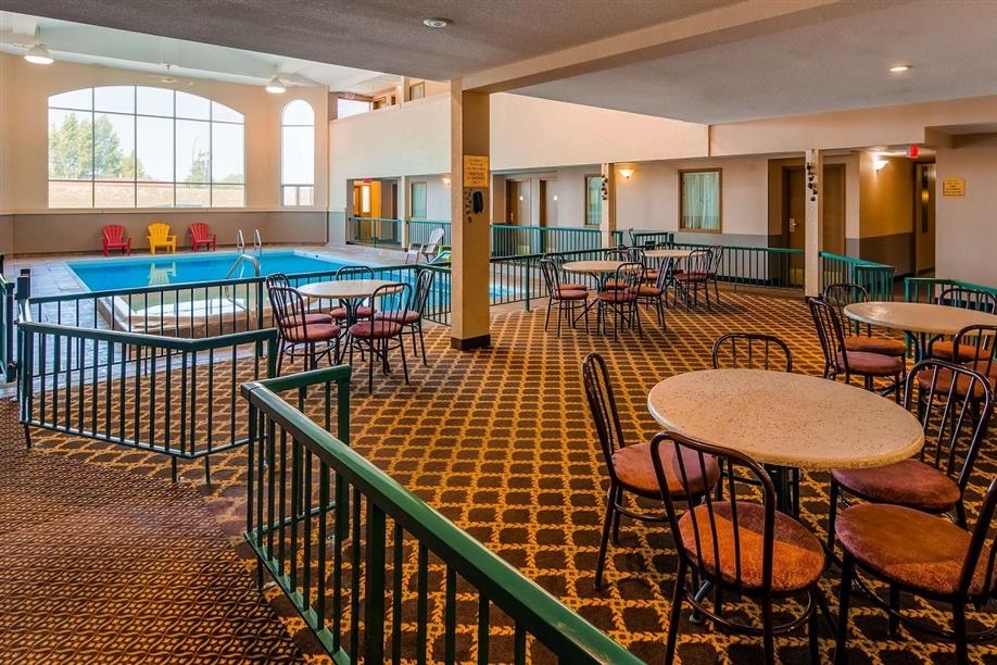 Days Inn By Wyndham Swift Current - Pool Area