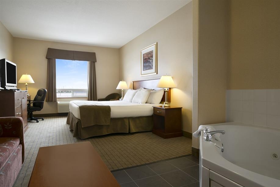 Days In Moose Jaw - Jacuzzi Suite