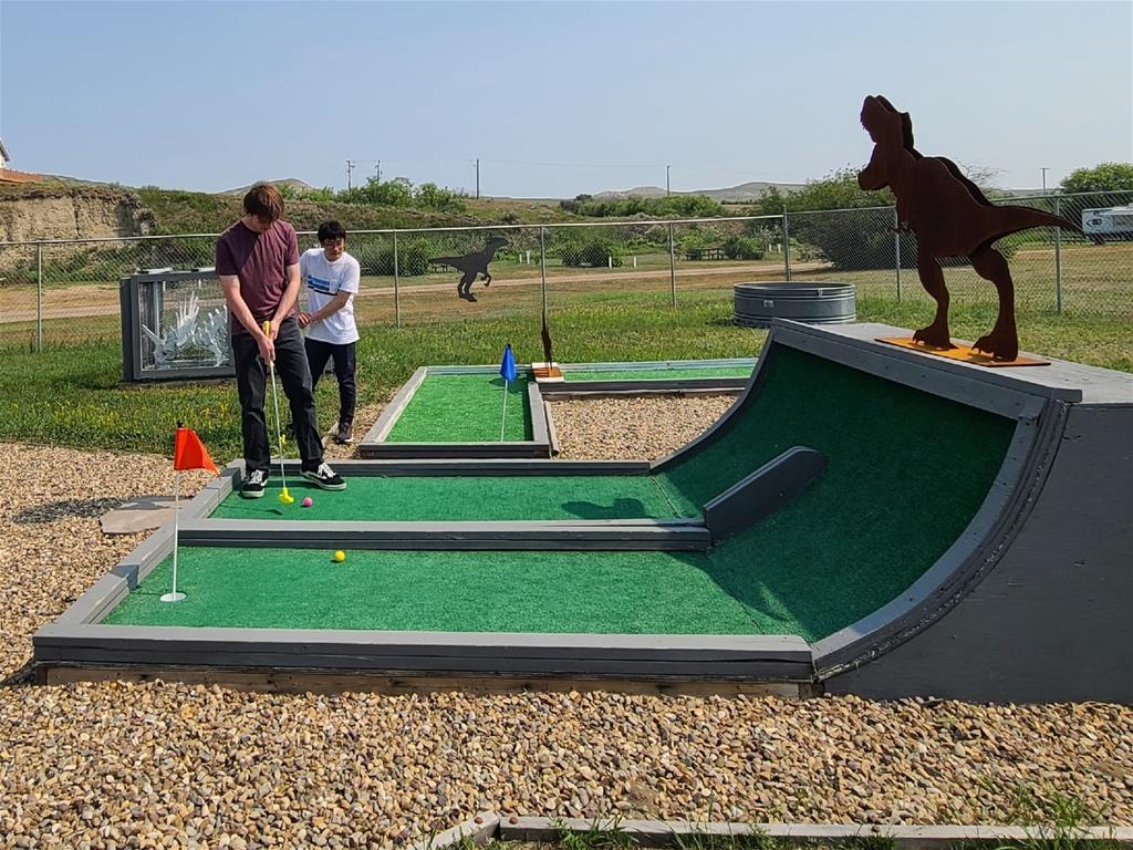 Eastend - Raptor Rounds Mini Golf
