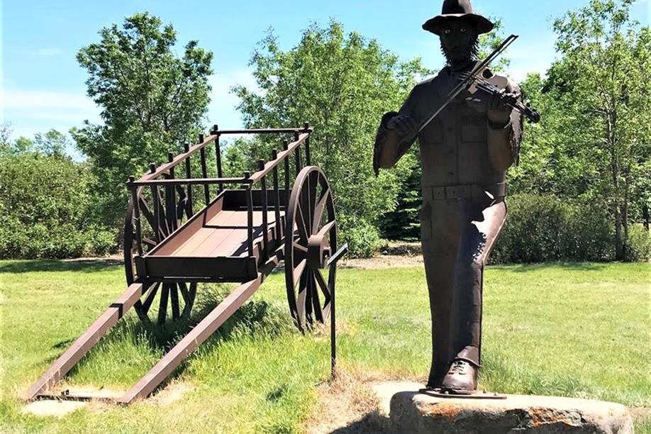 Davidson - Fiddler & Red River Cart