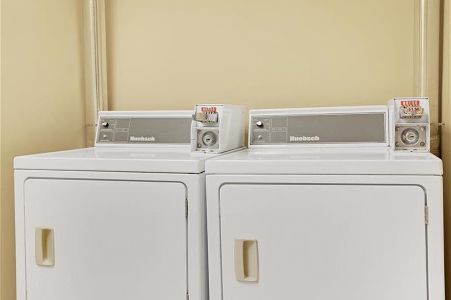 Travelodge by Wyndham Lloydminster - Guests' Laundry