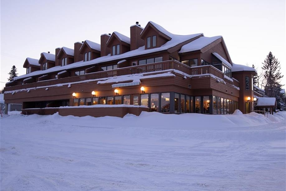 Hawood Inn - Open year round in Waskesiu Lake