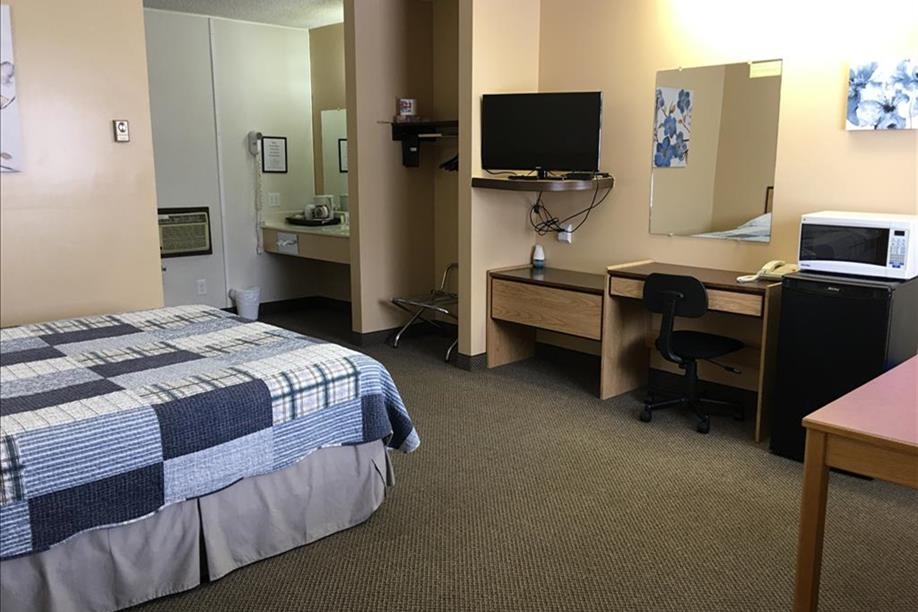 Kelly Ann's Hidden Hilten Motel