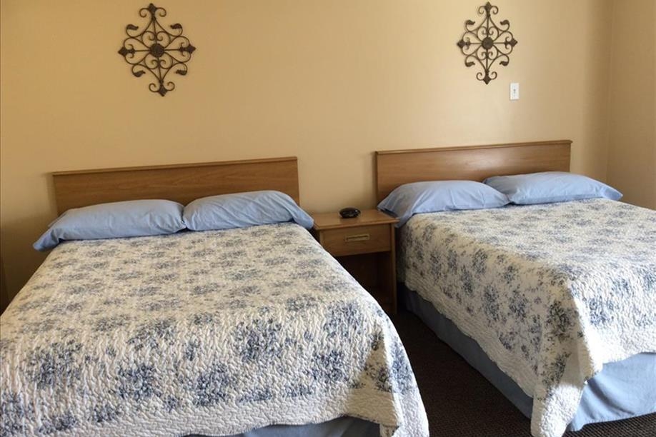 Kelly Ann's Hidden Hilten Motel