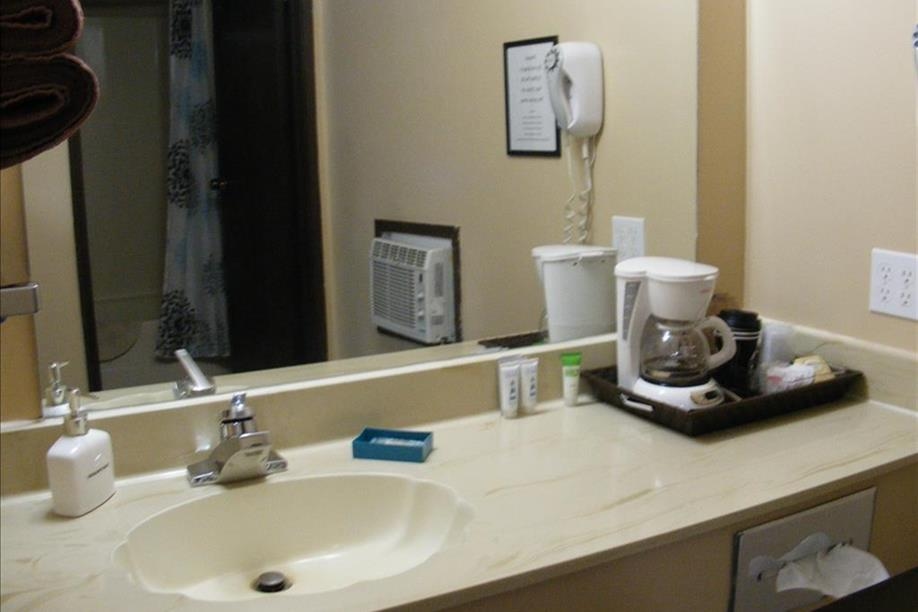 Kelly Ann's Hidden Hilten Motel