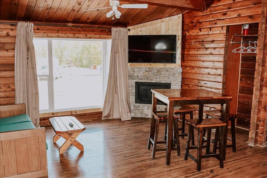 Kenosee Inn and Cabins