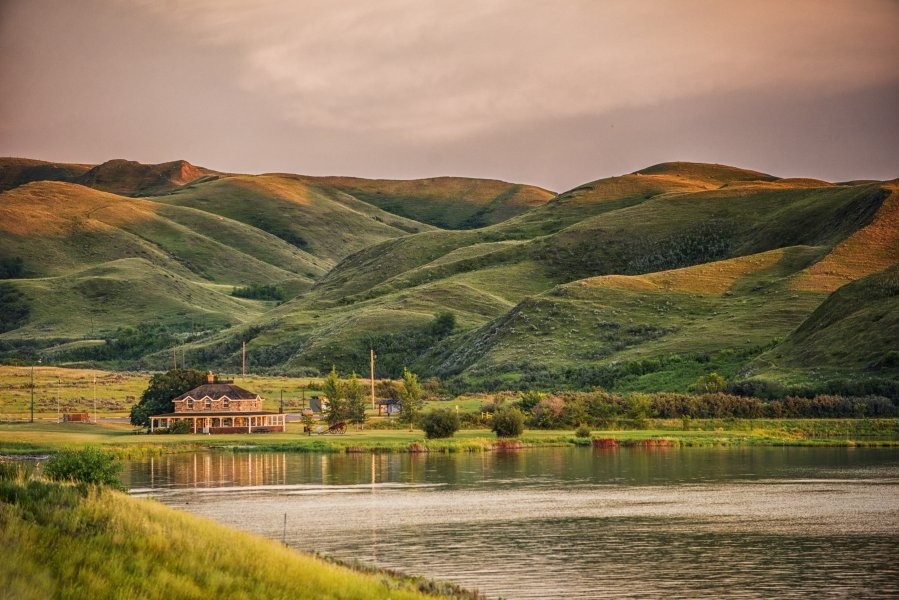 Lake Diefenbaker Tourism