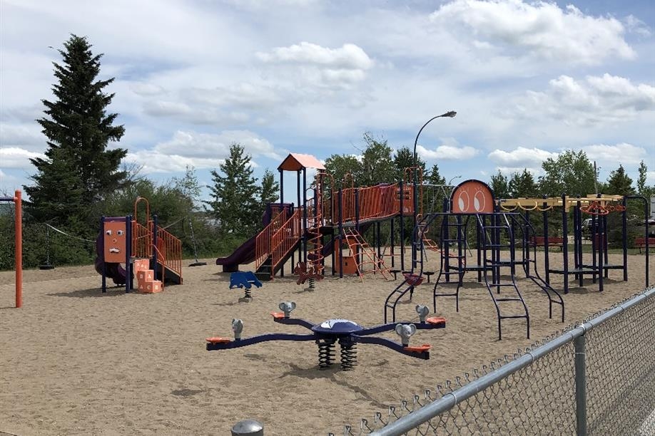 Leslie Beach Regional Park - Playground