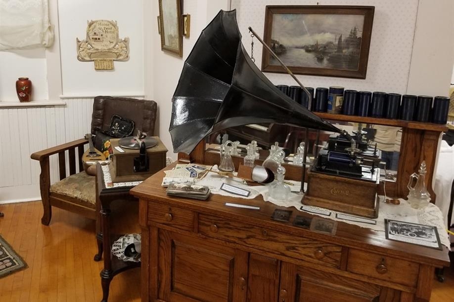 Morse Museum & Cultural Centre - Homestead Room