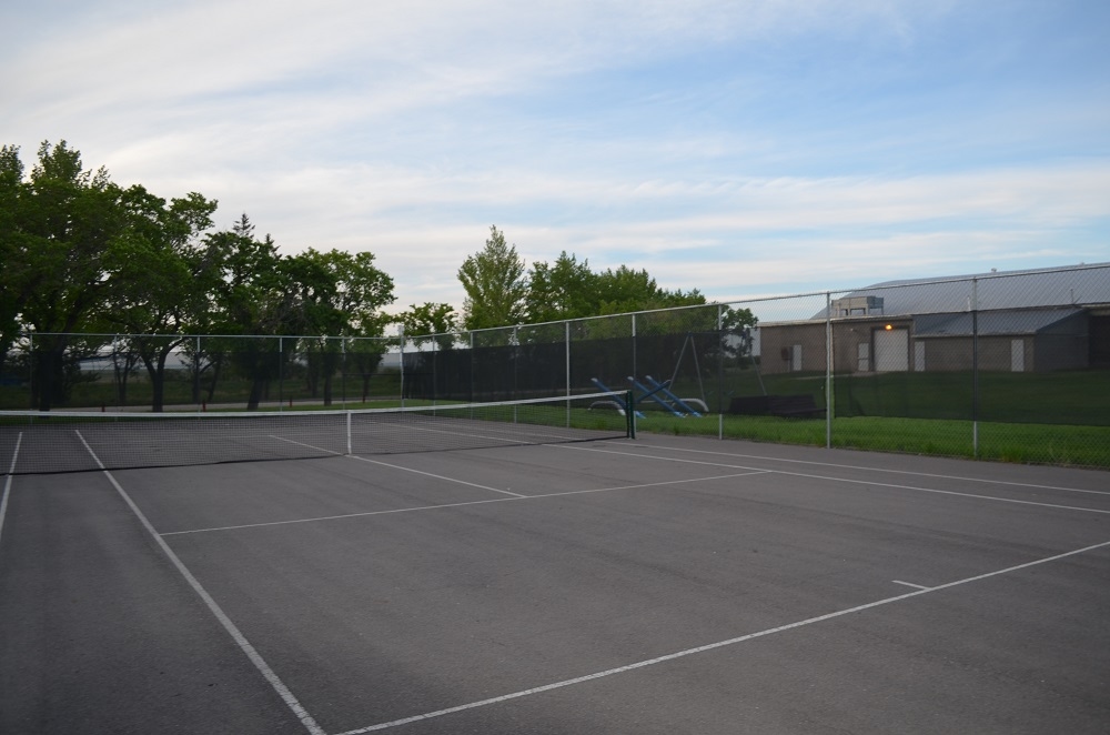 Mossbank RV Park & Swimming Pool - tennis courts
