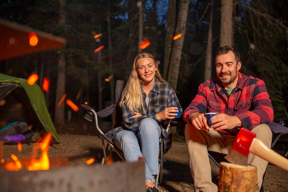 Prince Albert National Park - enjoying a fire; Photo: Ryan Bray/Parks Canada