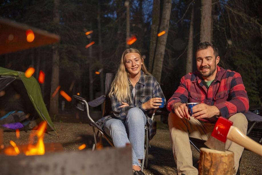 Prince Albert National Park - enjoying a fire; Photo: Ryan Bray/Parks Canada