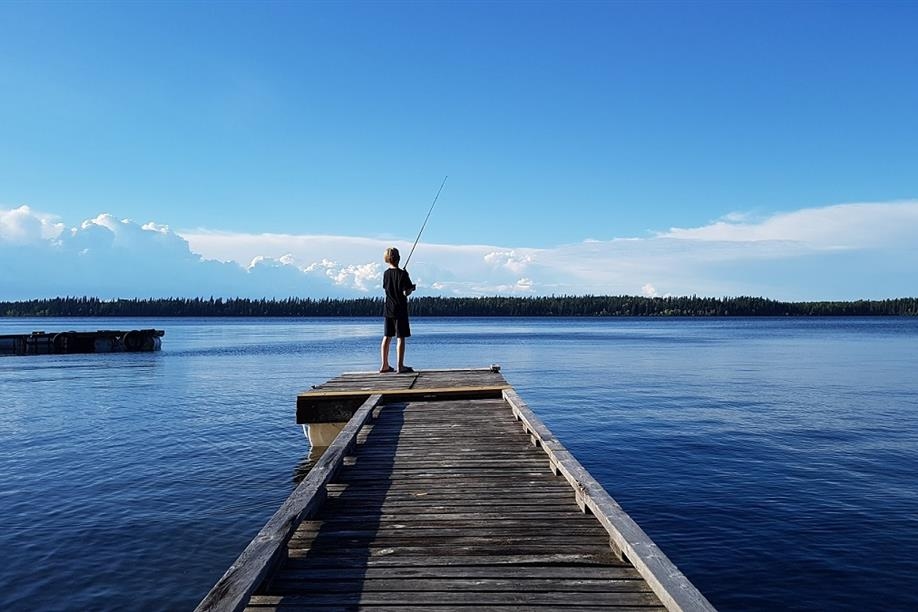 Pine Grove Resort - Fishing off the dock