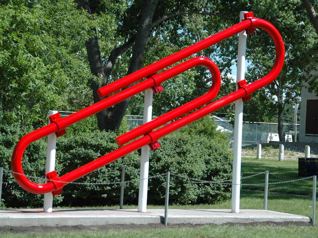 Kipling - World's Largest Paperclip