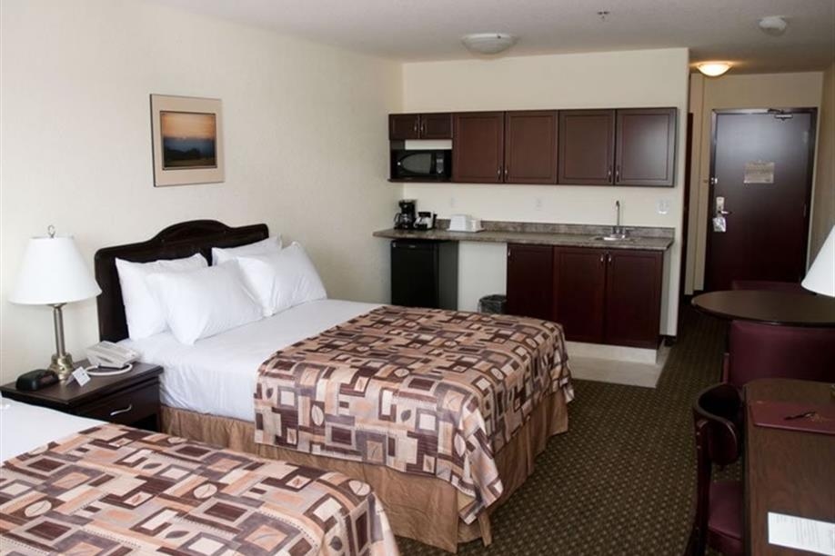 Prairie Moon Inn & Suites