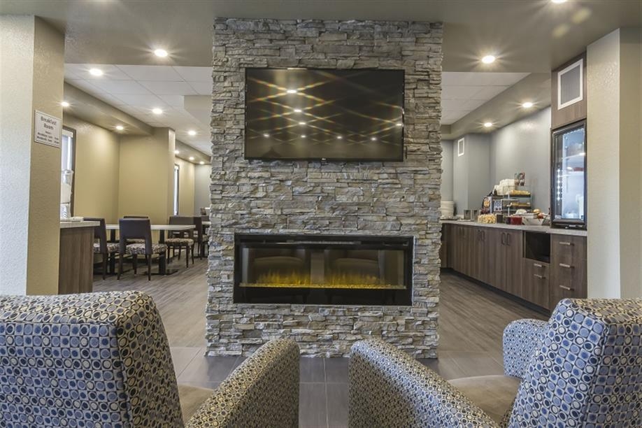 Quality Inn & Suites - Moose Jaw - Lobby Area