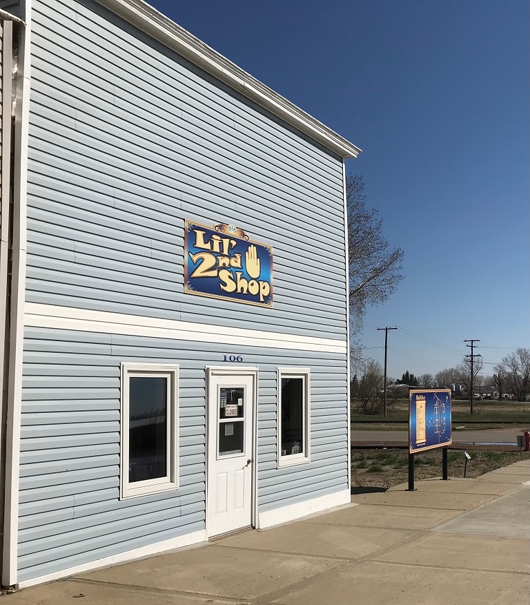 Radville - Lil' 2nd Hand Shop