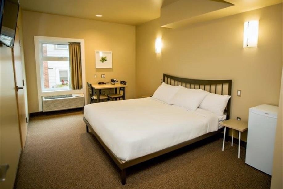 Refresh Inn & Suites - Guest Room