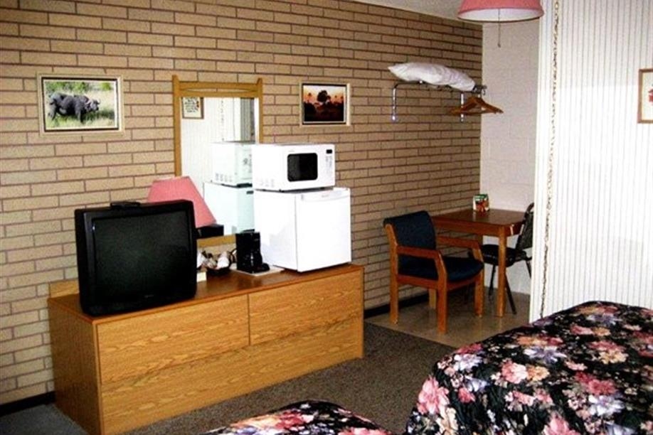 Safari Inn Motel - Two Double Beds Guest Room
