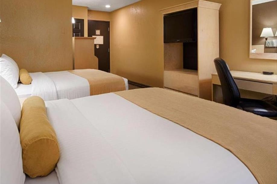 Seven Oaks Hotel - 2 Queen Beds