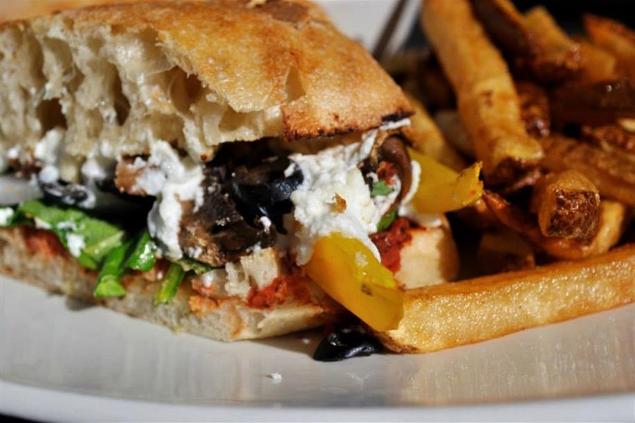 TB's Bar and Grill - Veggie pizziolo