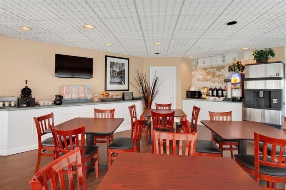 Thriftlodge Saskatoon - Breakfast Area