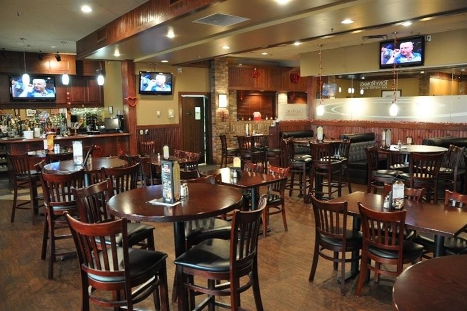 Tropical Inn Hotel and Conference Centre - Tony Roma's