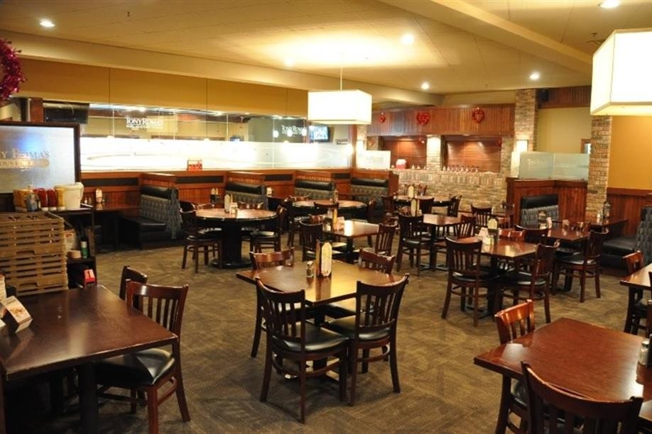 Tropical Inn Hotel and Conference Centre - Tony Roma's